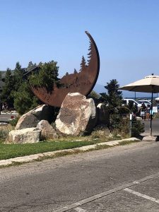 Statue by Lake Tahoe - destination - marinalife